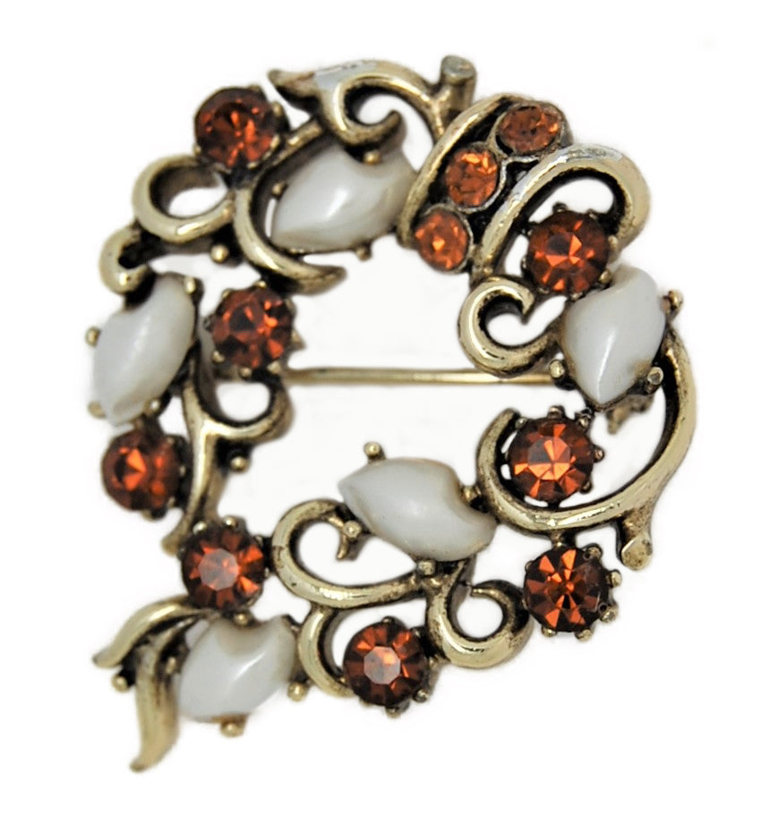 Lisner Pearls Rootbeer Stones Christmas Wreath Vintage Figural Brooch